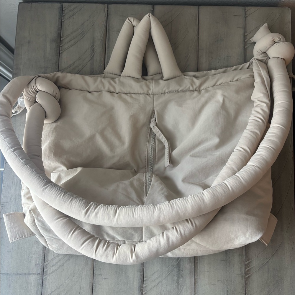 Olend Ona Soft Bag Cream Puffer Tote Bag - Picture 2 of 6